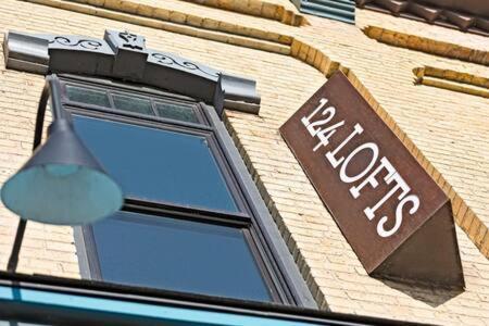 Hip Urban Loft-Small Town Charm-124 Lofts #2 West Dundee Esterno foto