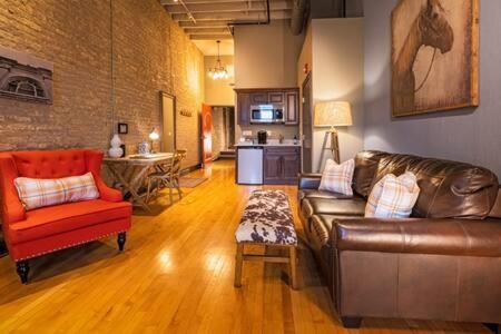 Hip Urban Loft-Small Town Charm-124 Lofts #2 West Dundee Esterno foto
