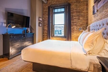 Hip Urban Loft-Small Town Charm-124 Lofts #2 West Dundee Esterno foto